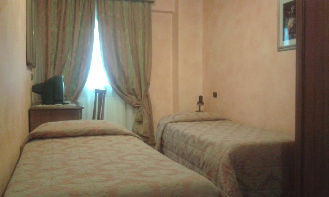 Hotel Cristallo سيريتو لاغي المظهر الخارجي الصورة