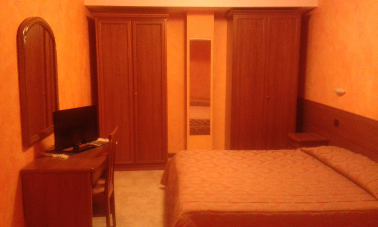 Hotel Cristallo سيريتو لاغي الغرفة الصورة