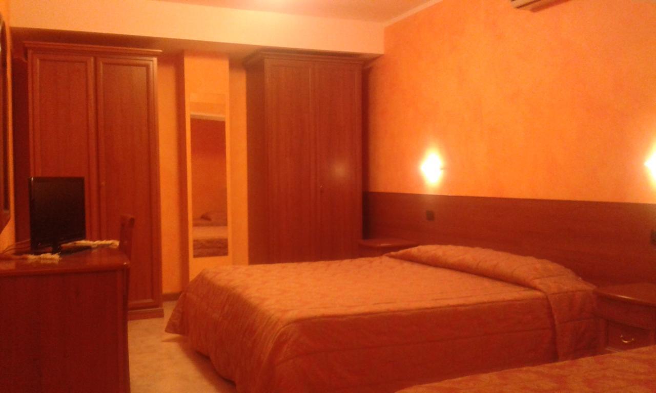 Hotel Cristallo سيريتو لاغي المظهر الخارجي الصورة