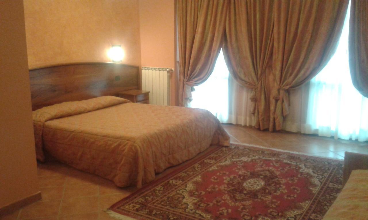 Hotel Cristallo سيريتو لاغي الغرفة الصورة